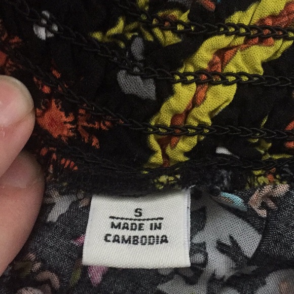 Ladies paisley pattern soft shorts size S. - Picture 3 of 3